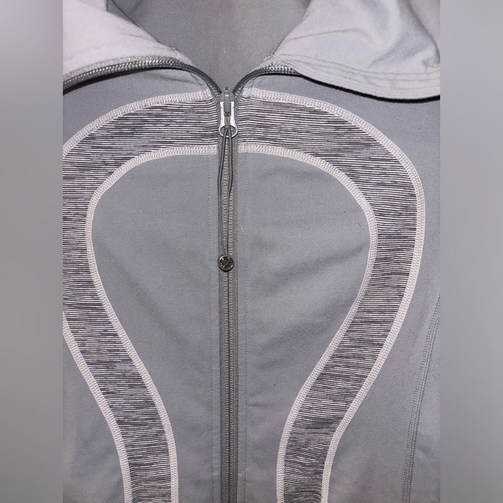 Lululemon jacket size 4